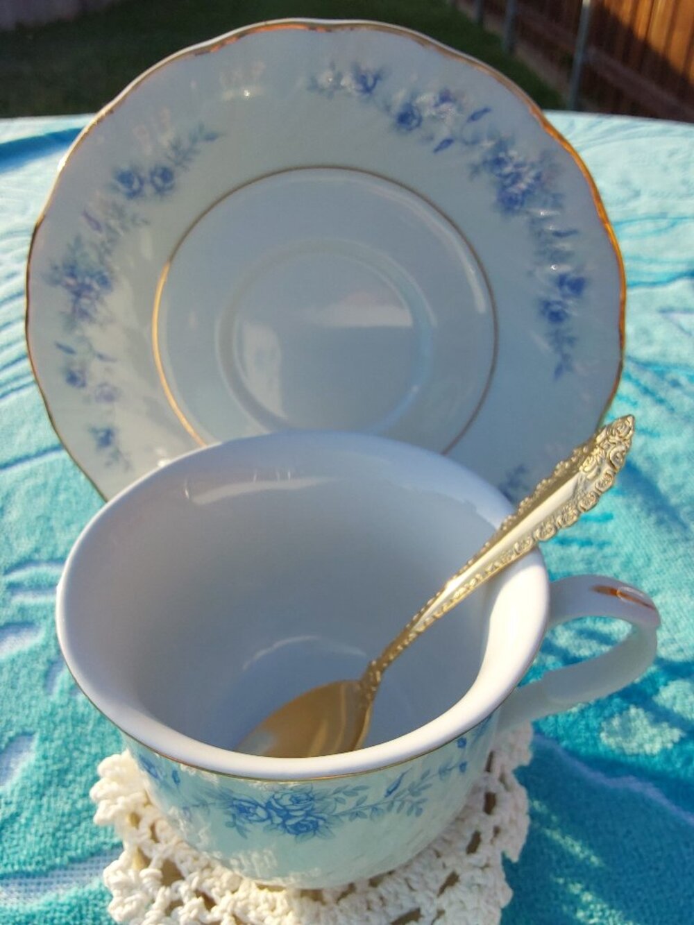 VINTAGE TRULY TASTEFUL FINE BONE CHINA, BEAUTIFUL MINT CONDITION